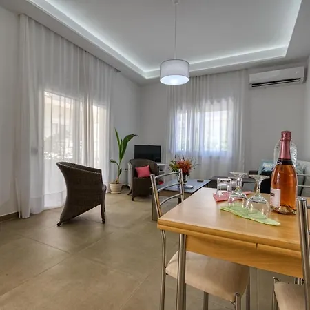 The Rhodes Marina アパート